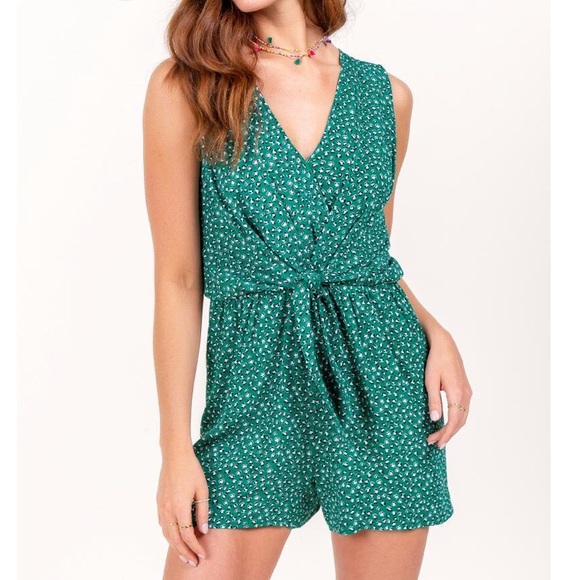 Green v neck tie front romper - Picture 1 of 6